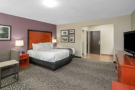 Deluxe King Room - Non-Smoking