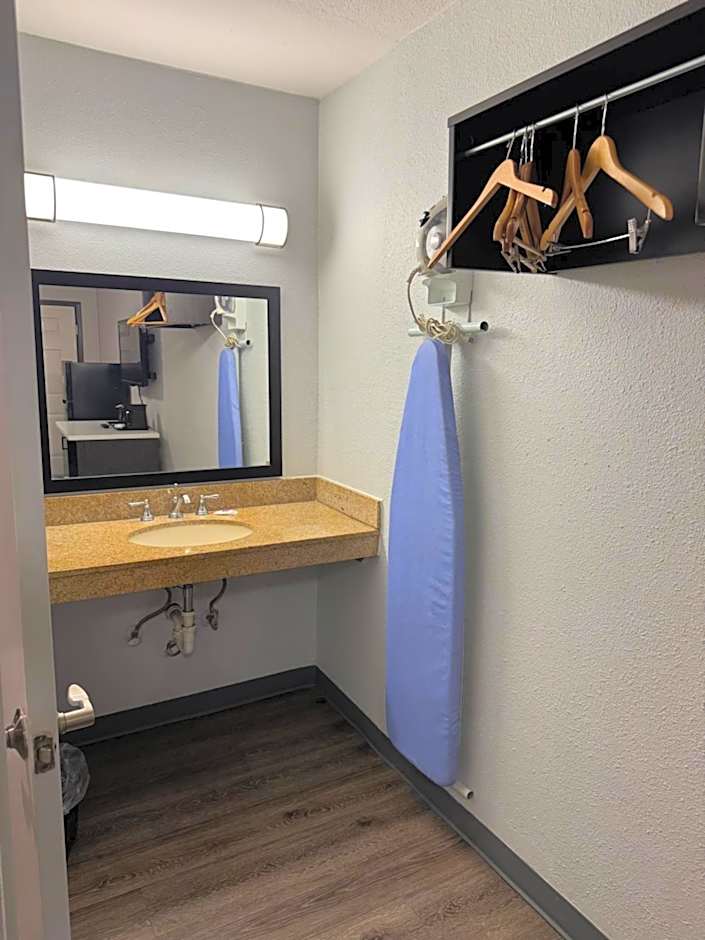 Studio 6 Suites Vancouver WA Waterfront