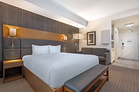 King Room with Kitchenette - Non-Smoking