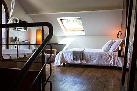 Double Room with Mountain View and Balcony