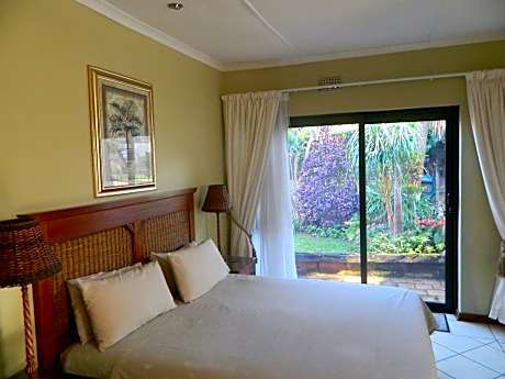 Queen Room with Garden View