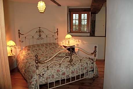 Deluxe Double Room (2 Adults + 1 Child)