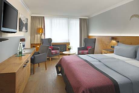 Deluxe King Room with Mountain View and Balcony