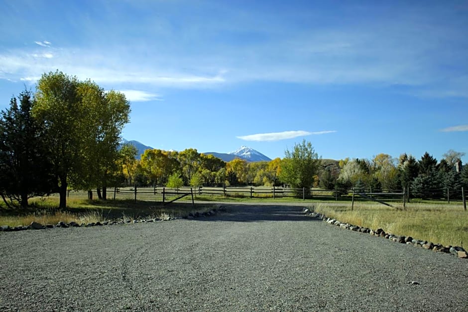 Montana Yellowstone River Retreat