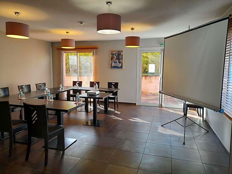 Brit Hotel Confort Montauban