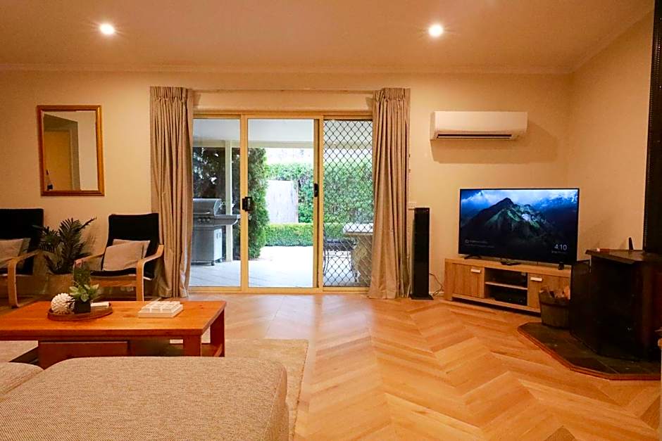 The Birch House - Silver Birches Accommodation Bright