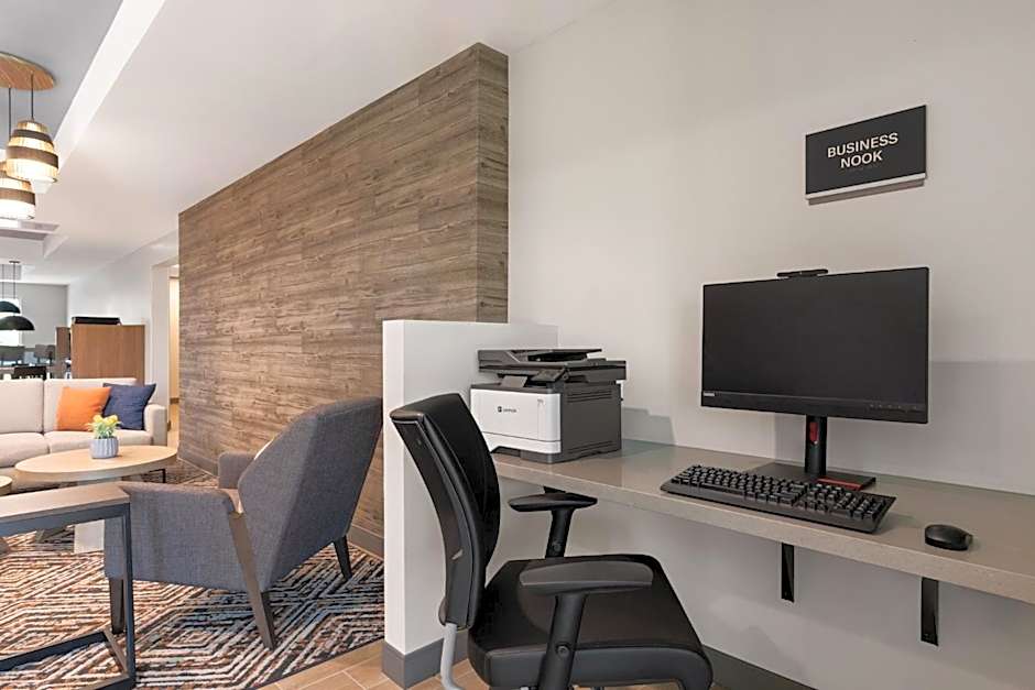 Candlewood Suites McPherson By IHG