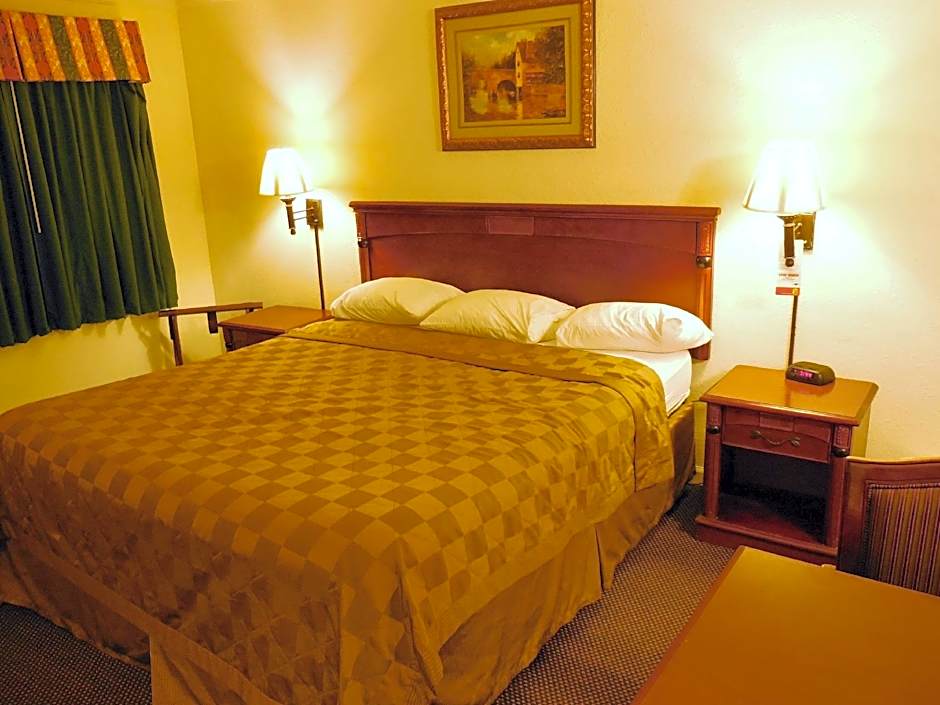 Photo 1 of 8 of 1 King Bed, Nonsmoking