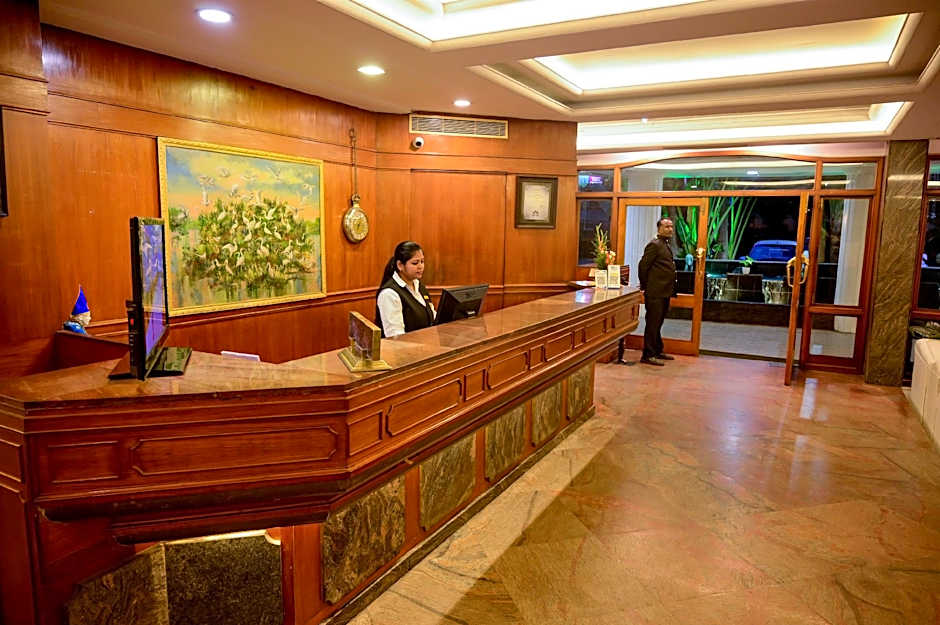 i-ROOMZ Maya's Kings Kourt