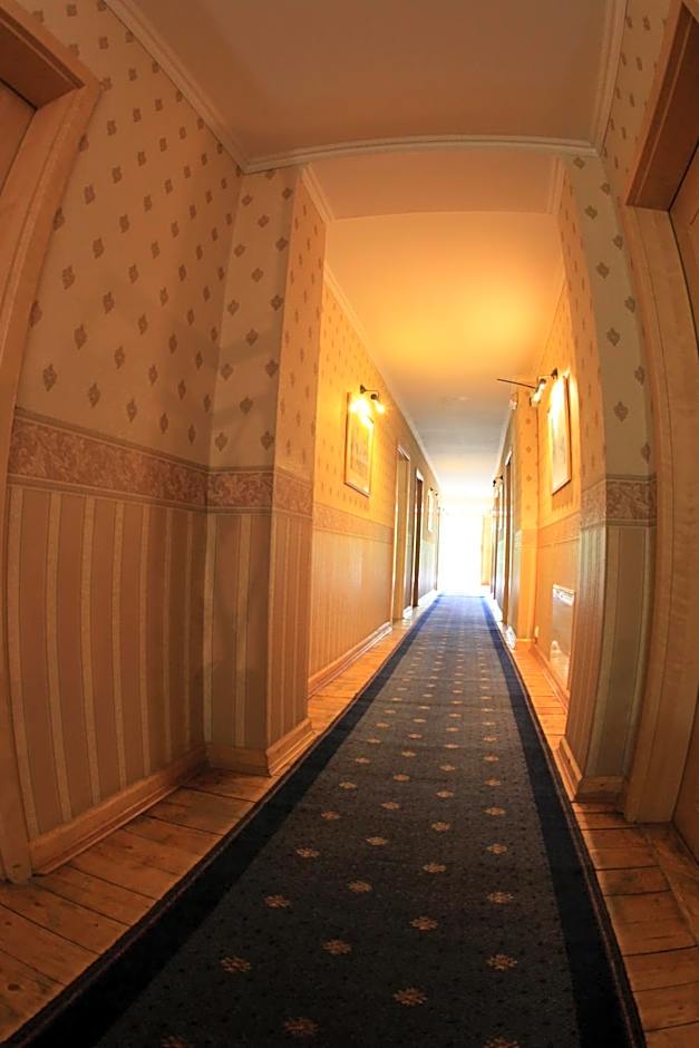 Dedek Park - historyczny dworek w pięknym Parku Skaryszewskim obok Stadionu Narodowego