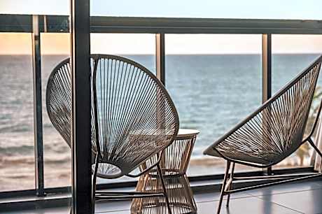 Loft beira-mar com frente e vista para o mar