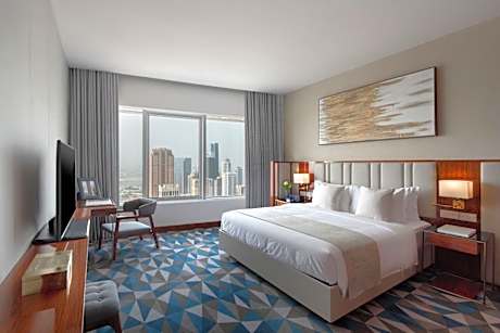 Suite with City View and Beach Access