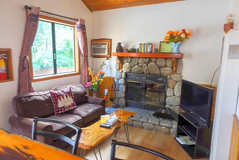 Sleepy Hollow Cabins and Hotel