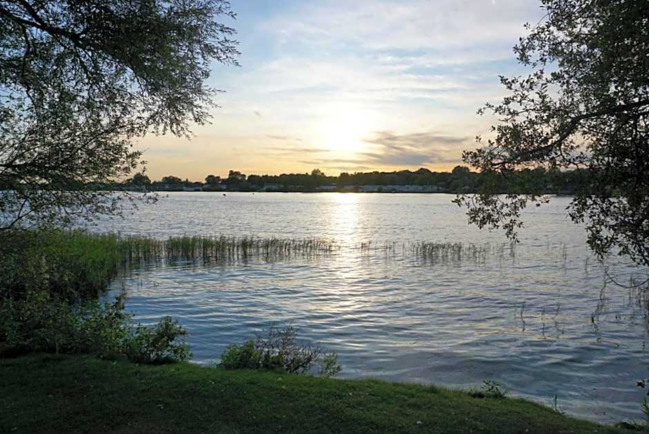 MPoint36 at Tattershall Lakes Hot Tub Lake Views 3 Bedrooms