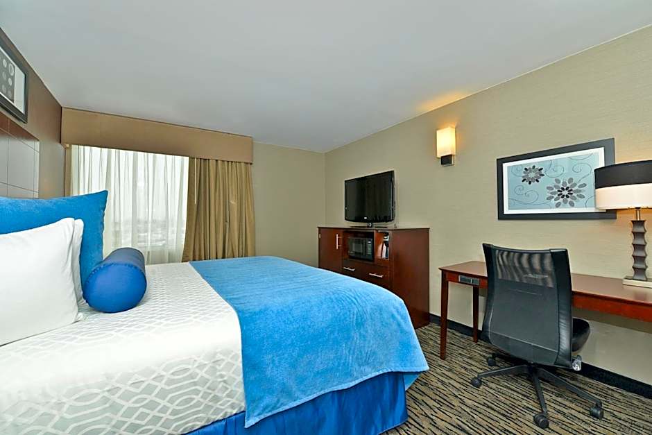Wyndham Garden Elk Grove Village / O'Hare