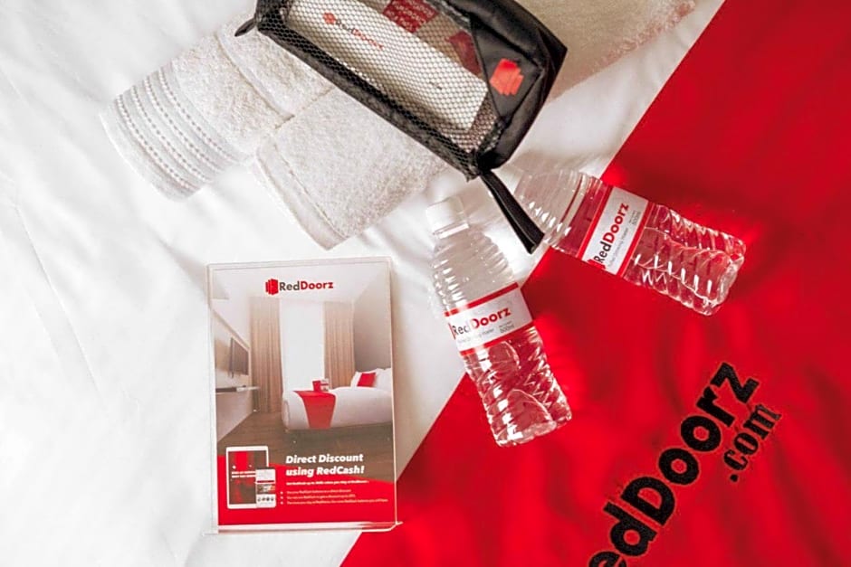 RedDoorz Syariah @ Jatiwangi Guest House 2 Cafe & Resto