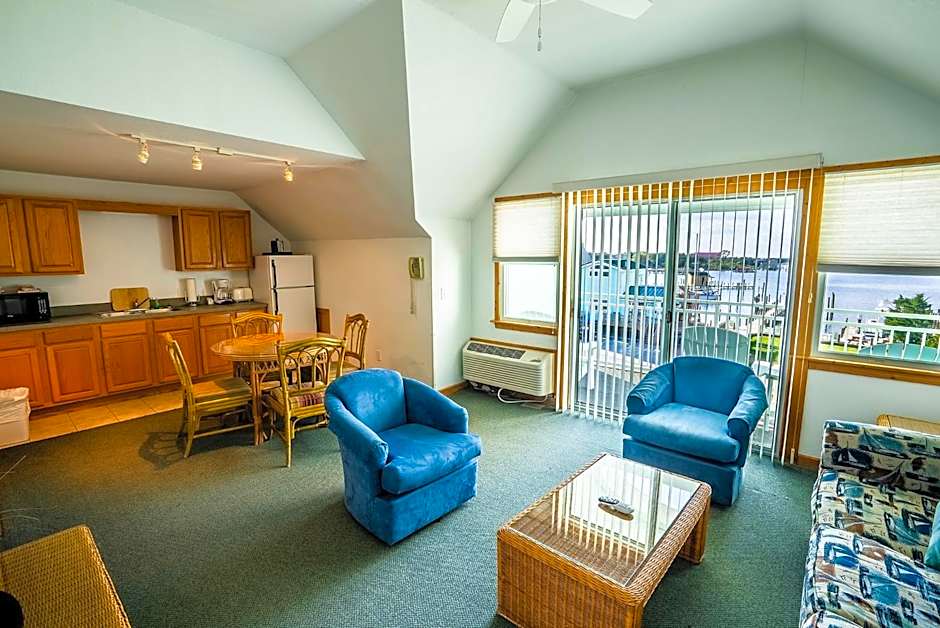 The Ocracoke Harbor Inn