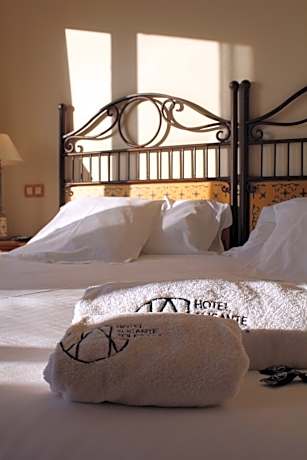 DOUBLE STANDARD (2 ADULTS+1 CHILD)