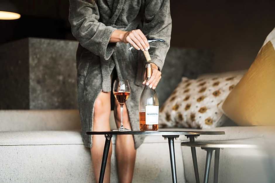 MONS suites wine passion