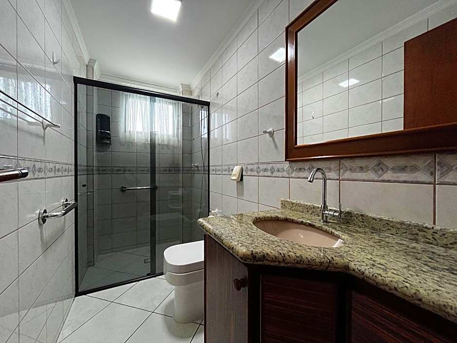 B250 - Apto 3 quartos com vista mar sobre Avenida