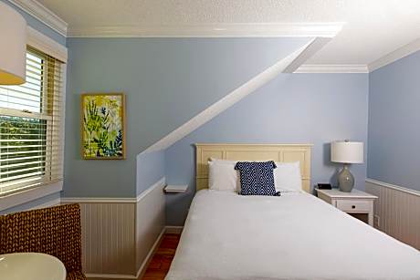 Economy One Queen Bed, Stairs Required, Dormered