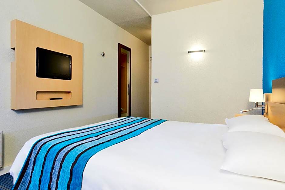 Photo 1 of 6 of Double Room