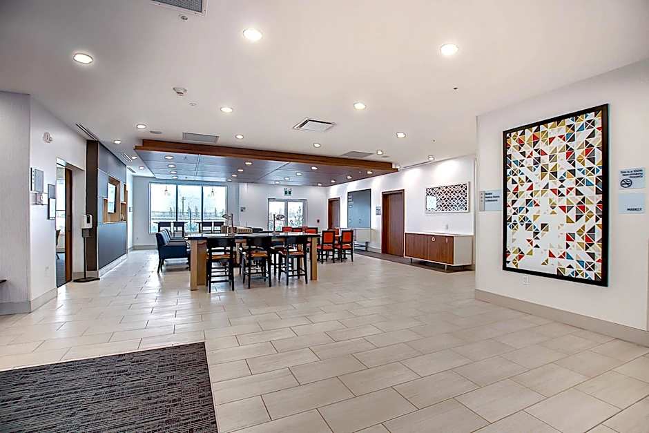 Holiday Inn Express and Suites Calgary Airport Trail NE By IHG