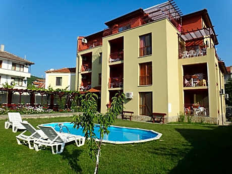 Condo Hotel Valentina