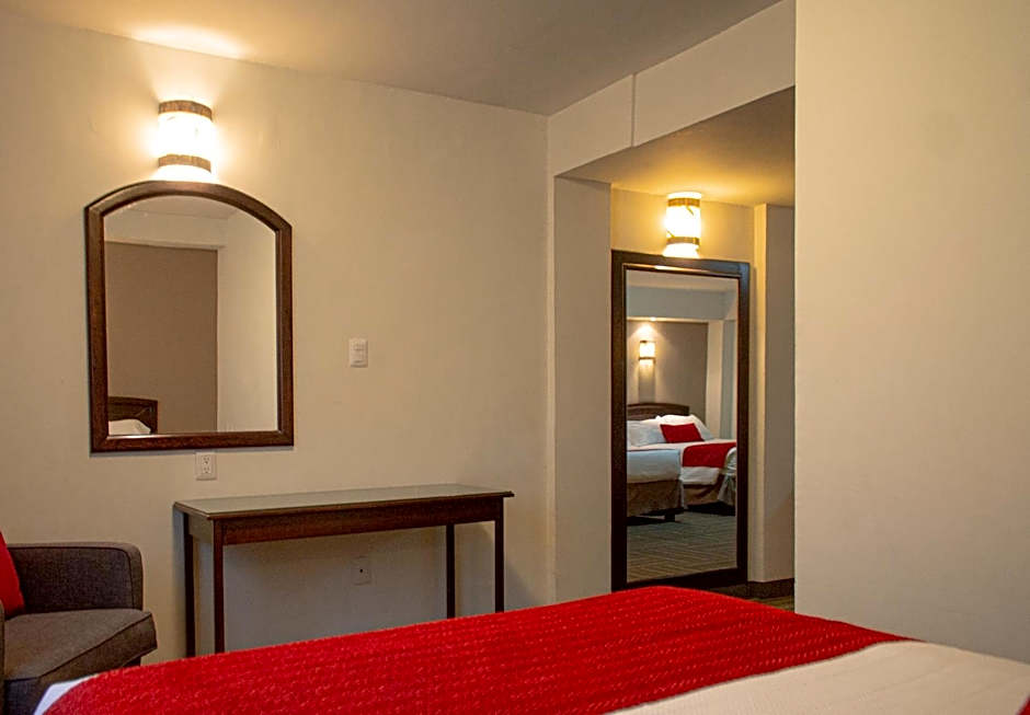 Ramada Plaza by Wyndham Leon