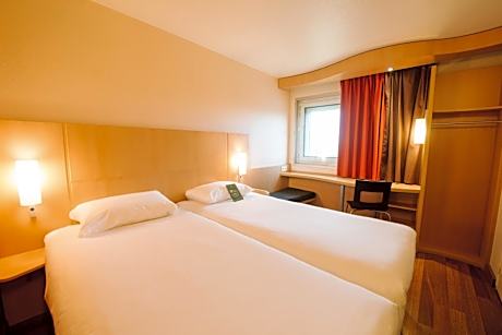 Twin Room with City View