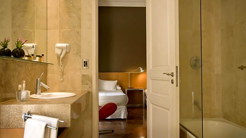 725 Continental Hotel