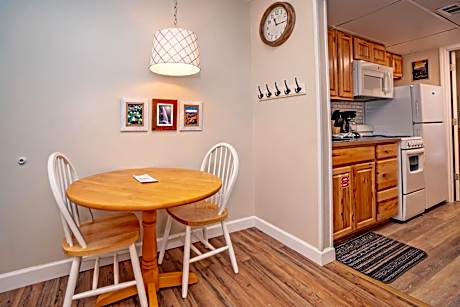 Oak Square 211