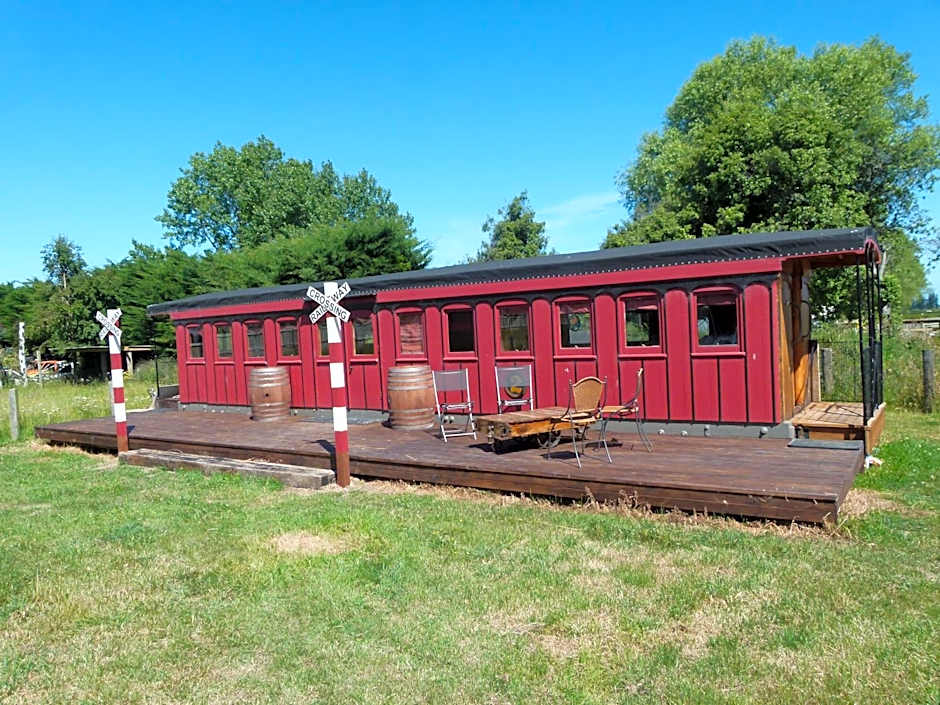 Wacky Stays - unique farm-stay glamping rentals, FREE animal feeding tours