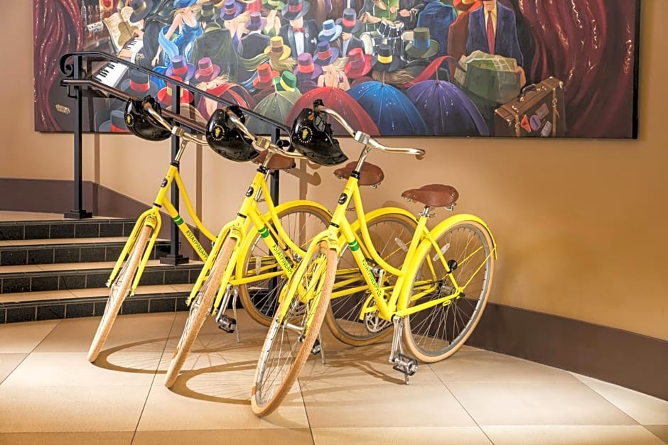 Staypineapple At The Maxwell Hotel