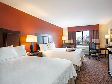 2 Queens Mobility/hearing Access Tub Nosmok Vis Firealrm/door/phn Alrt/hdtv Microwv/fridge/free Wi-f