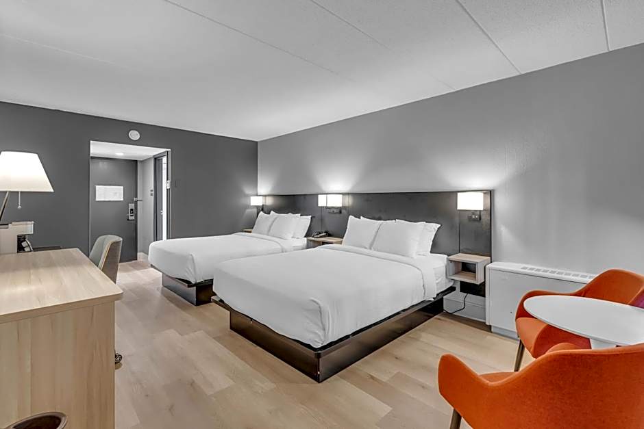 Seven Oaks Hotel Regina