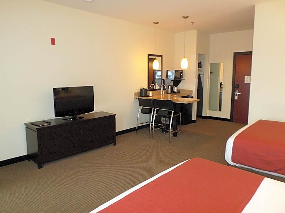 Photo 1 of 8 of Deluxe 2 Queen Beds