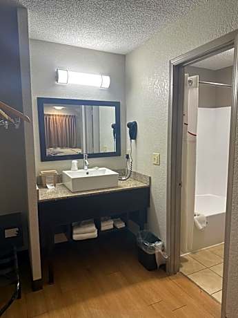 Deluxe King Room Non-Smoking