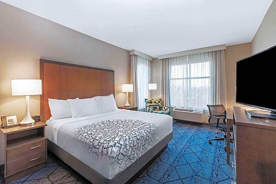 La Quinta Inn & Suites by Wyndham Kansas City Beacon Hill