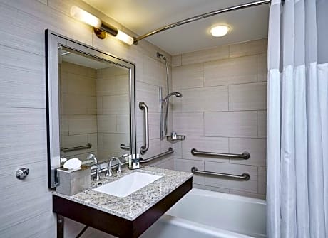 Guest Room King Mobility Accessible Bathtub