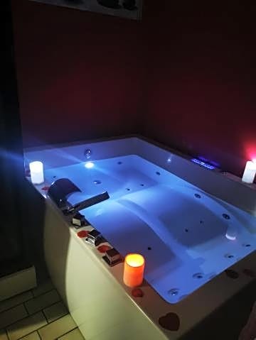 SPABYELLEETLUI spa rouge ou bleu