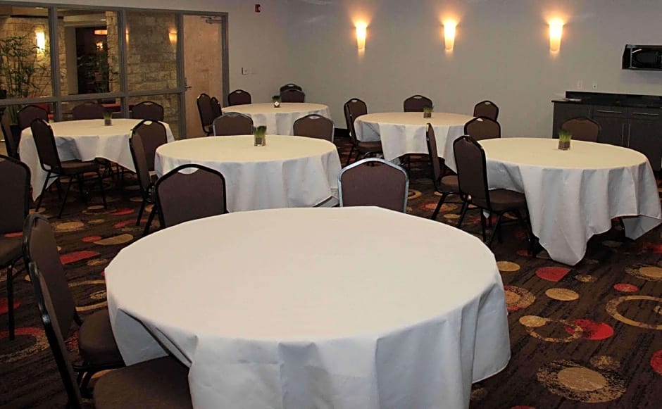 Best Western Plus Eastgate Inn & Suites