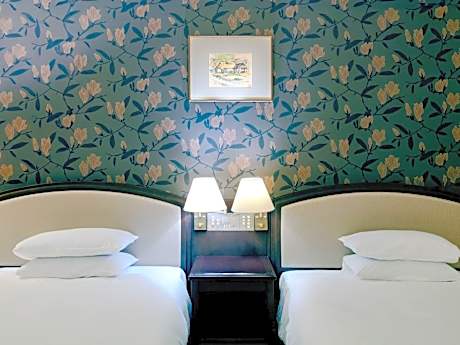 Superior Twin Room with Castle View