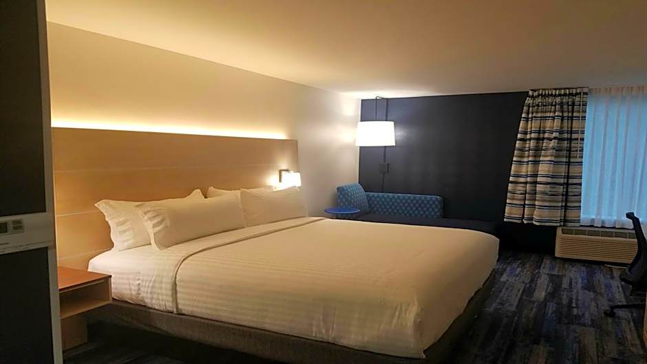 Holiday Inn Express Williamsbrg Busch Gardens Area By IHG