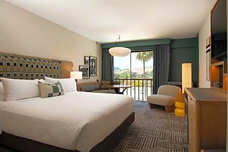 Deluxe King Room with Patio