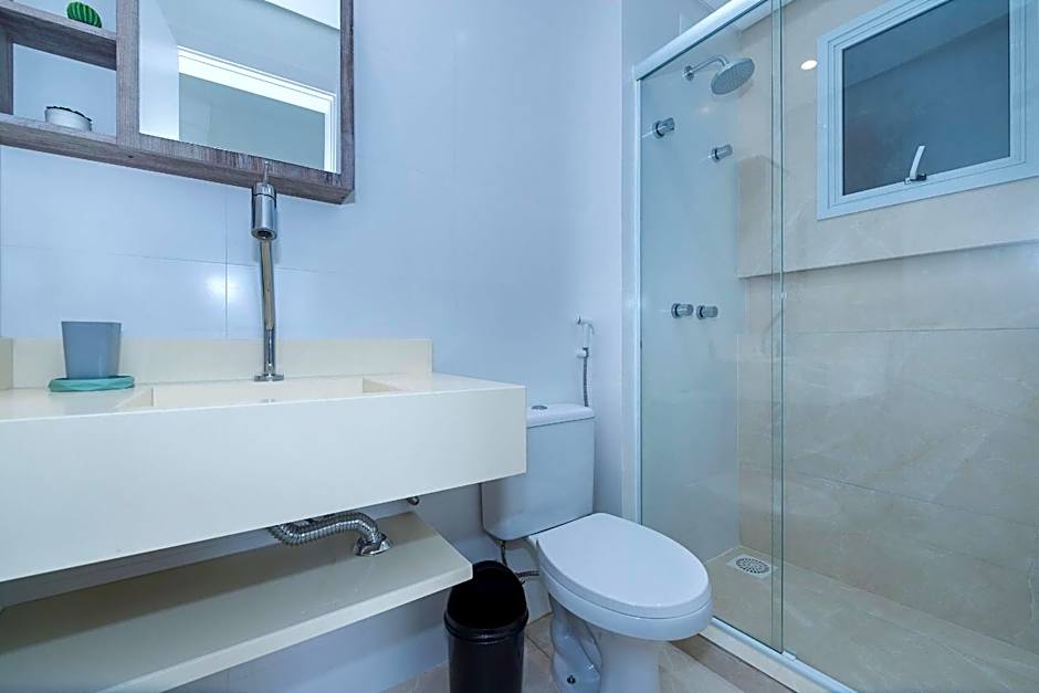 Terrazzo 401A - Apartamento 02 suítes - Acomoda até 05 pessoas - À poucos metros da praia de Bombas - (Consultar serviços de roupa de cama e banho)