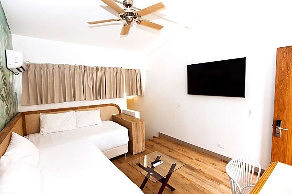 Hotel Cocoplum Beach