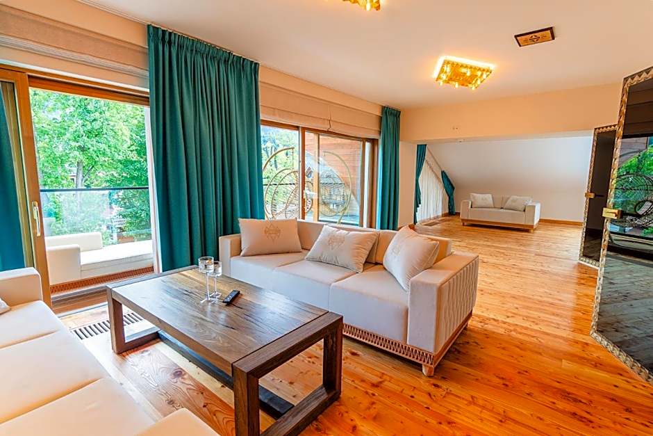 Mountain Diamond Resort