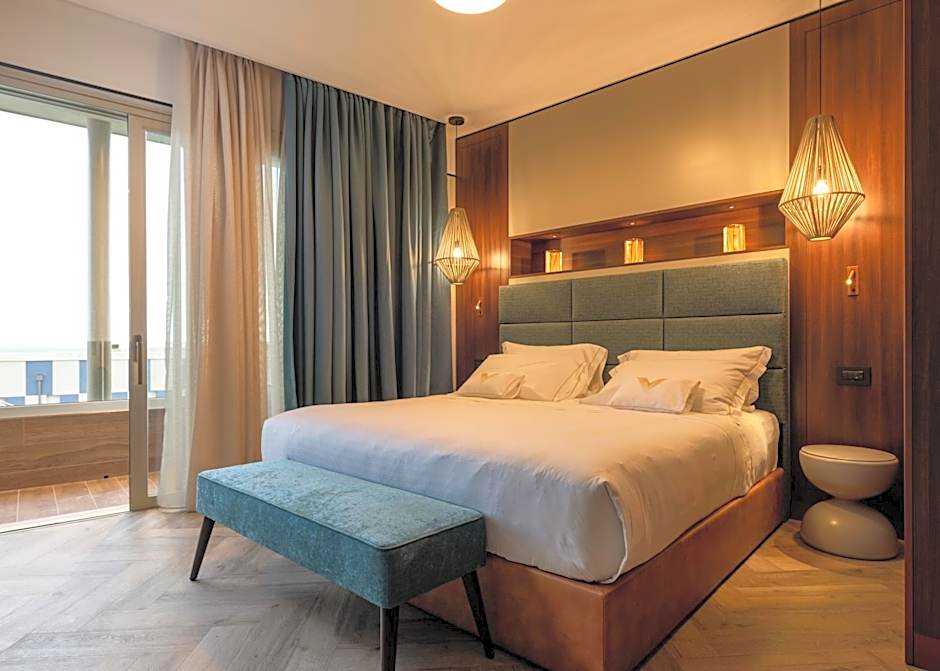 Visionair Suites & SPA-Room Only e Honesty Bar