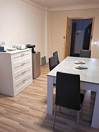 Family Room (2-6 Adults)
